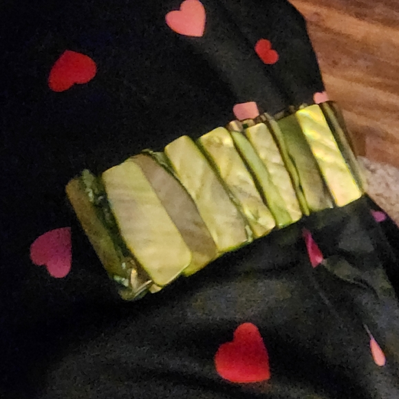 NATURAL ABALONE WIDE STRETCH BRACELET CUFF MOTHER Of PEARL SHELL GREEN.       c - Picture 2 of 4